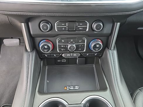 Used 2023 Chevrolet Suburban LT image 18