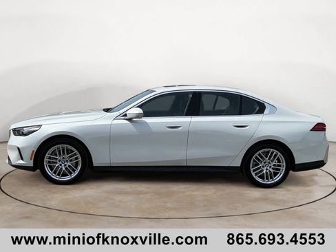 Used 2025 BMW 530i xDrive AWD/4WD image 6