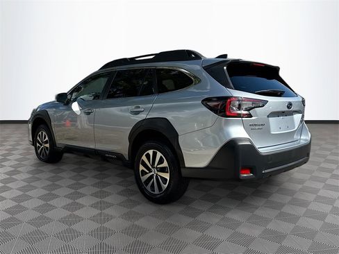Used 2024 Subaru Outback Premium image 8