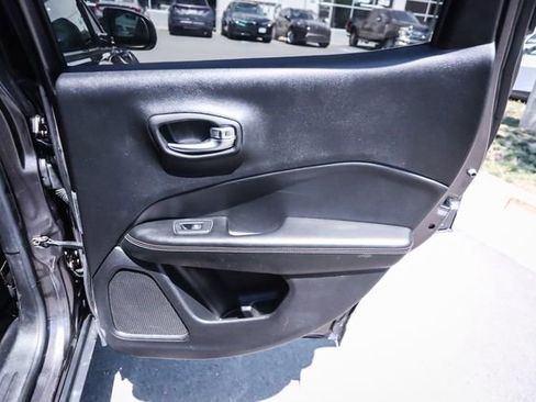 Used 2018 Jeep Compass Latitude w/ Cold Weather Group AWD/4WD image 42