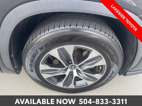 Certified 2024 Toyota Highlander XLE FWD image 12