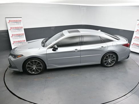 Used 2019 Toyota Avalon Touring image 27