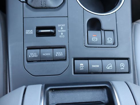 Used 2022 Toyota Highlander XLE AWD/4WD image 30