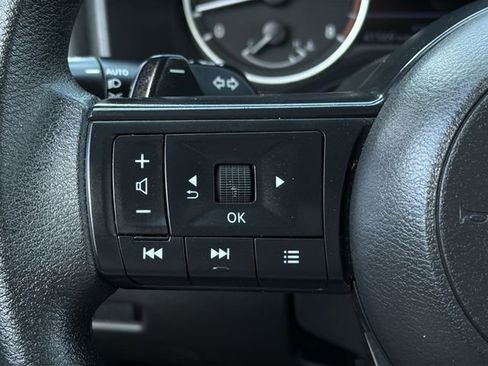 Used 2024 Nissan Rogue SV image 28