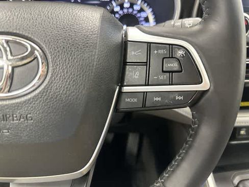 Used 2023 Toyota Highlander XLE image 18