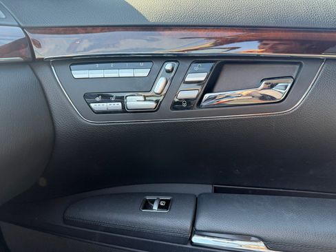 Used 2011 Mercedes-Benz S 550 4MATIC image 17