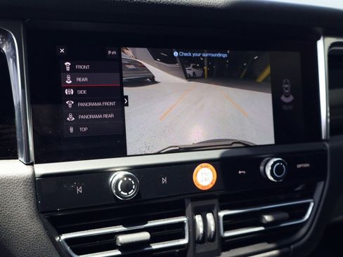 Certified 2025 Porsche Macan AWD/4WD image 18