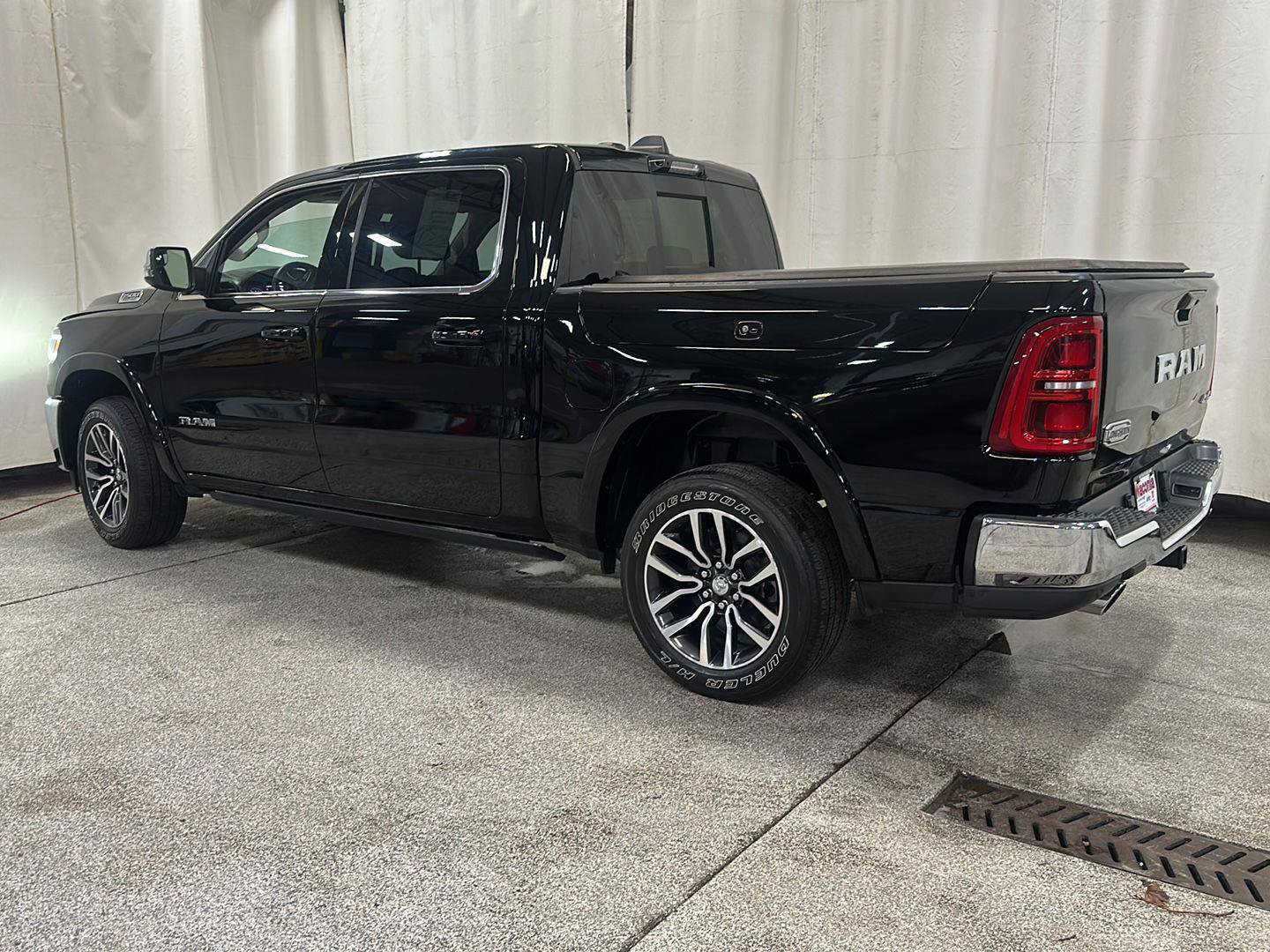 Used 2025 RAM 1500 Limited AWD/4WD image 3