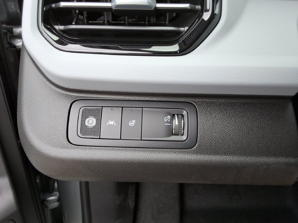 New 2027 Chevrolet Bolt LT w/ Comfort Package FWD image 32