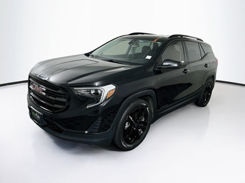 Used 2020 GMC Terrain SLE w/ Driver Convenience Package FWD image 3