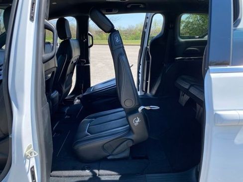 Used 2025 Chrysler Pacifica Select FWD image 36