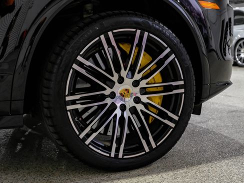 Used 2016 Porsche Cayenne Turbo S image 68