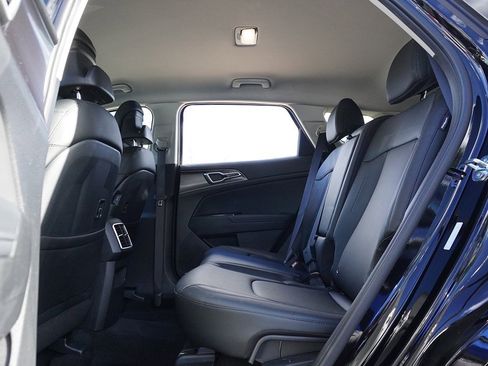 Used 2025 Kia Sportage EX image 36