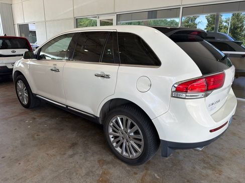 Used 2013 Lincoln MKX FWD image 2