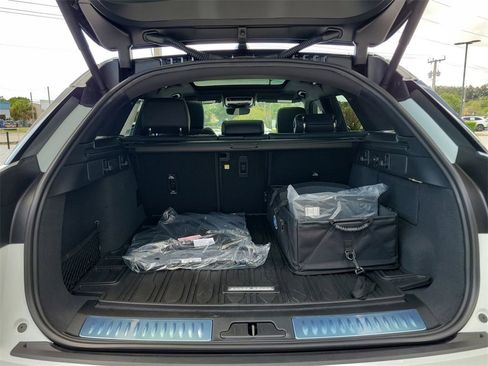 Used 2026 Land Rover Range Rover Velar S image 11