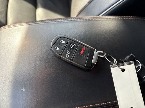 Used 2019 Jeep Grand Cherokee Summit AWD/4WD image 11