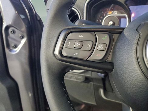 Used 2025 Jeep Wrangler Unlimited Rubicon w/ Technology Group image 24