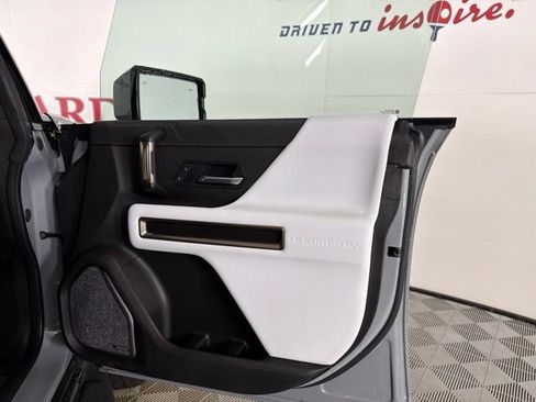 Used 2025 GMC Hummer EV 3X AWD/4WD image 37