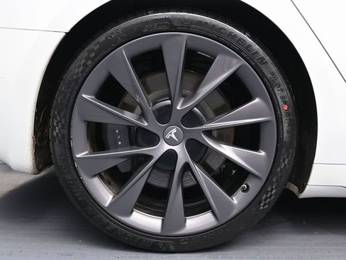 Used 2020 Tesla Model S Long Range Plus image 12