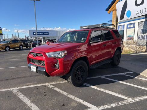 Used 2021 Toyota 4Runner Venture w/ Moonroof Package image 3