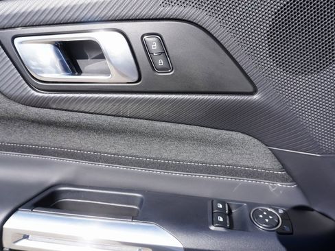 Certified 2025 Ford Mustang Coupe image 9