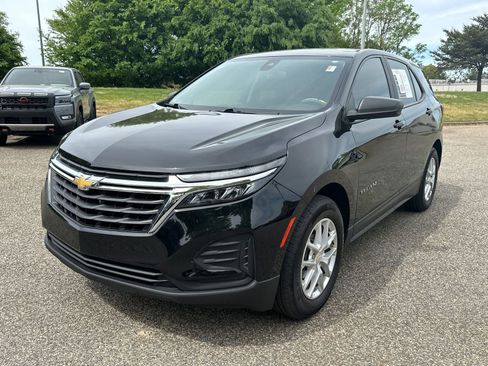 Used 2023 Chevrolet Equinox LS w/ LS Convenience Package image 1