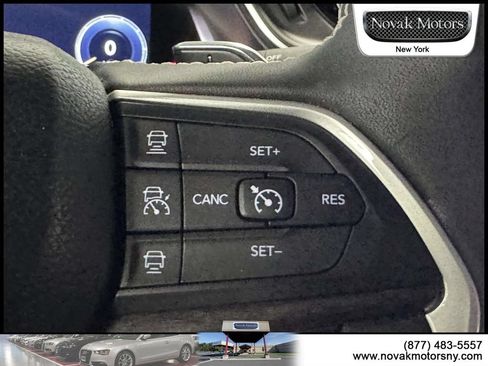 Used 2023 Jeep Grand Cherokee Limited w/ Black Appearance Package AWD/4WD image 16