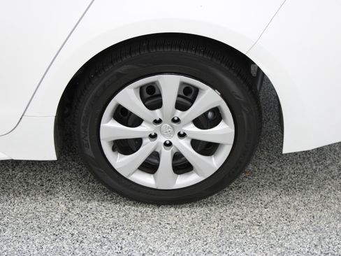 Used 2026 Toyota Corolla LE FWD image 10