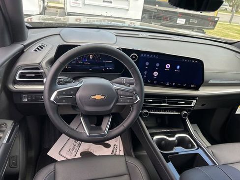 New 2026 Chevrolet Traverse LT w/ Sun and Wheel Package FWD image 28