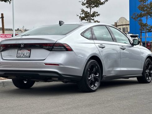 Certified 2025 Honda Accord SE image 4