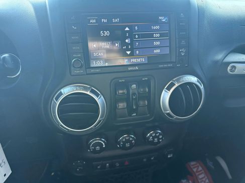 Used 2018 Jeep Wrangler Unlimited Sahara w/ Connectivity Group image 19