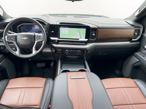 Used 2025 Chevrolet Silverado 3500 High Country w/ High Country Premium Package AWD/4WD image 17