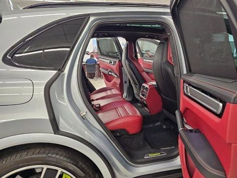 Used 2022 Porsche Cayenne Turbo S image 36