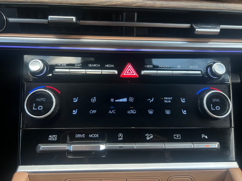 Used 2025 Hyundai Santa Fe Limited FWD image 4