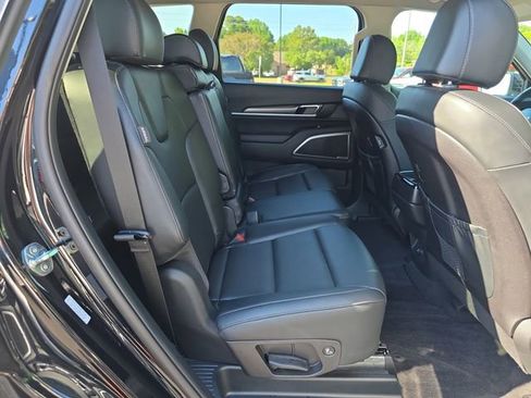 Used 2025 Kia Telluride LX FWD image 15