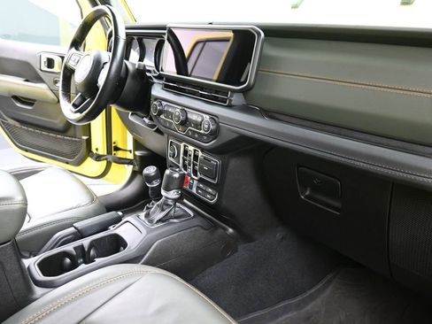 Used 2024 Jeep Gladiator Mojave AWD/4WD image 18