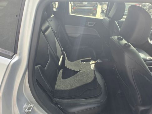 Used 2025 Jeep Compass Limited image 18