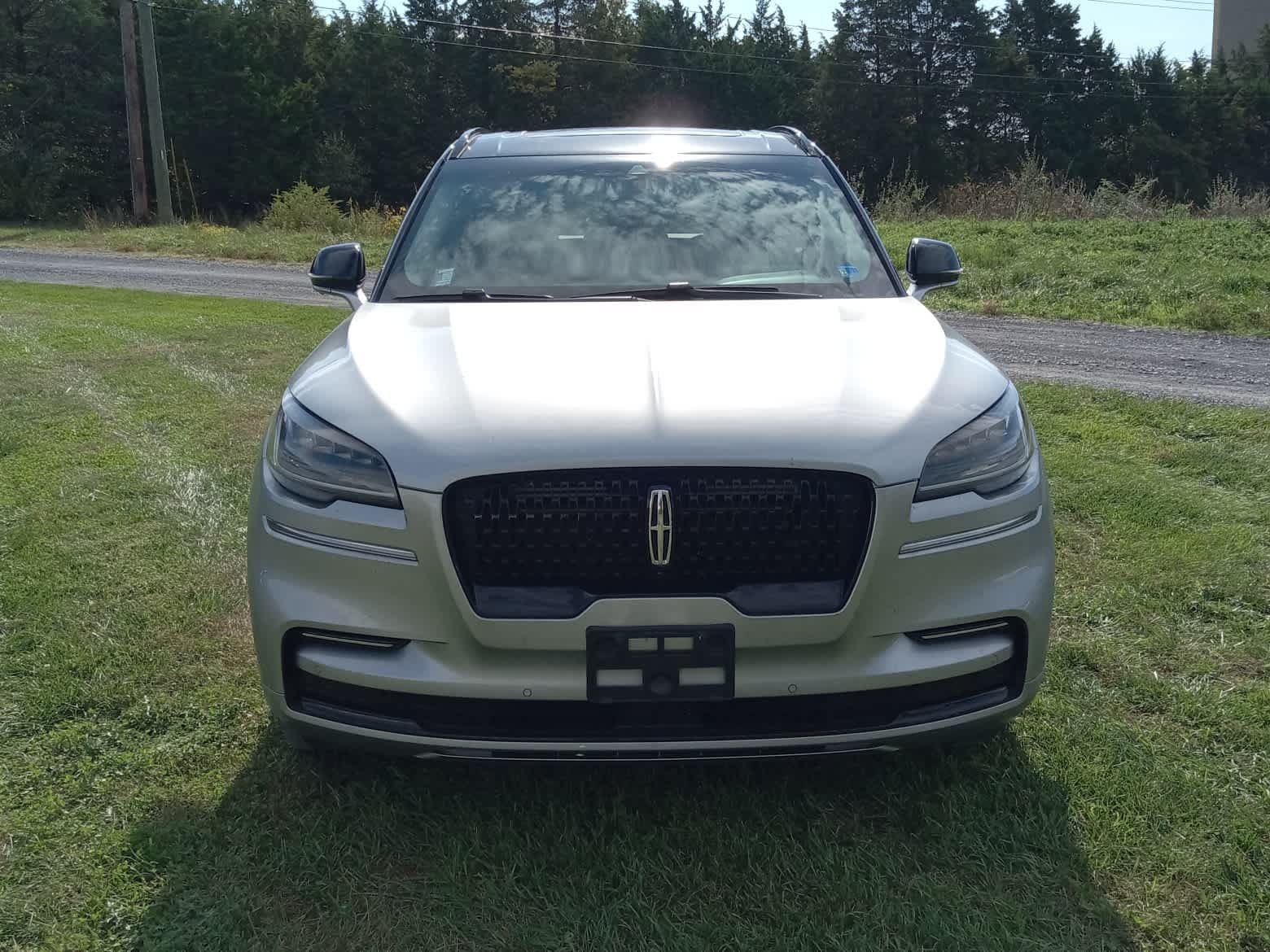 Used 2023 Lincoln Aviator Reserve w/ Jet Package AWD/4WD image 2