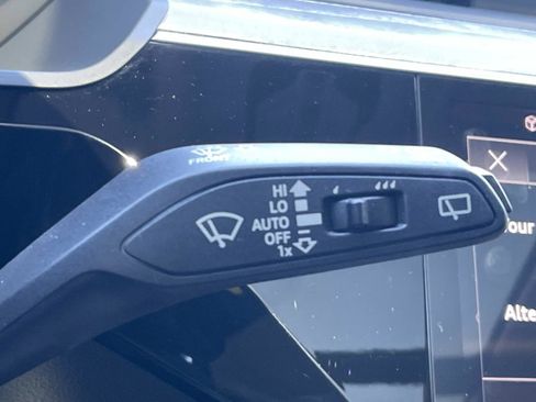 Used 2021 Audi e-tron Premium AWD/4WD image 26