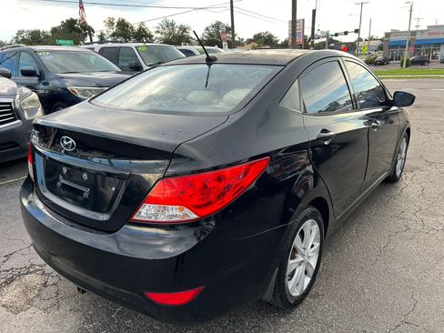 Used 2013 Hyundai Accent GLS w/ Premium Pkg FWD image 5