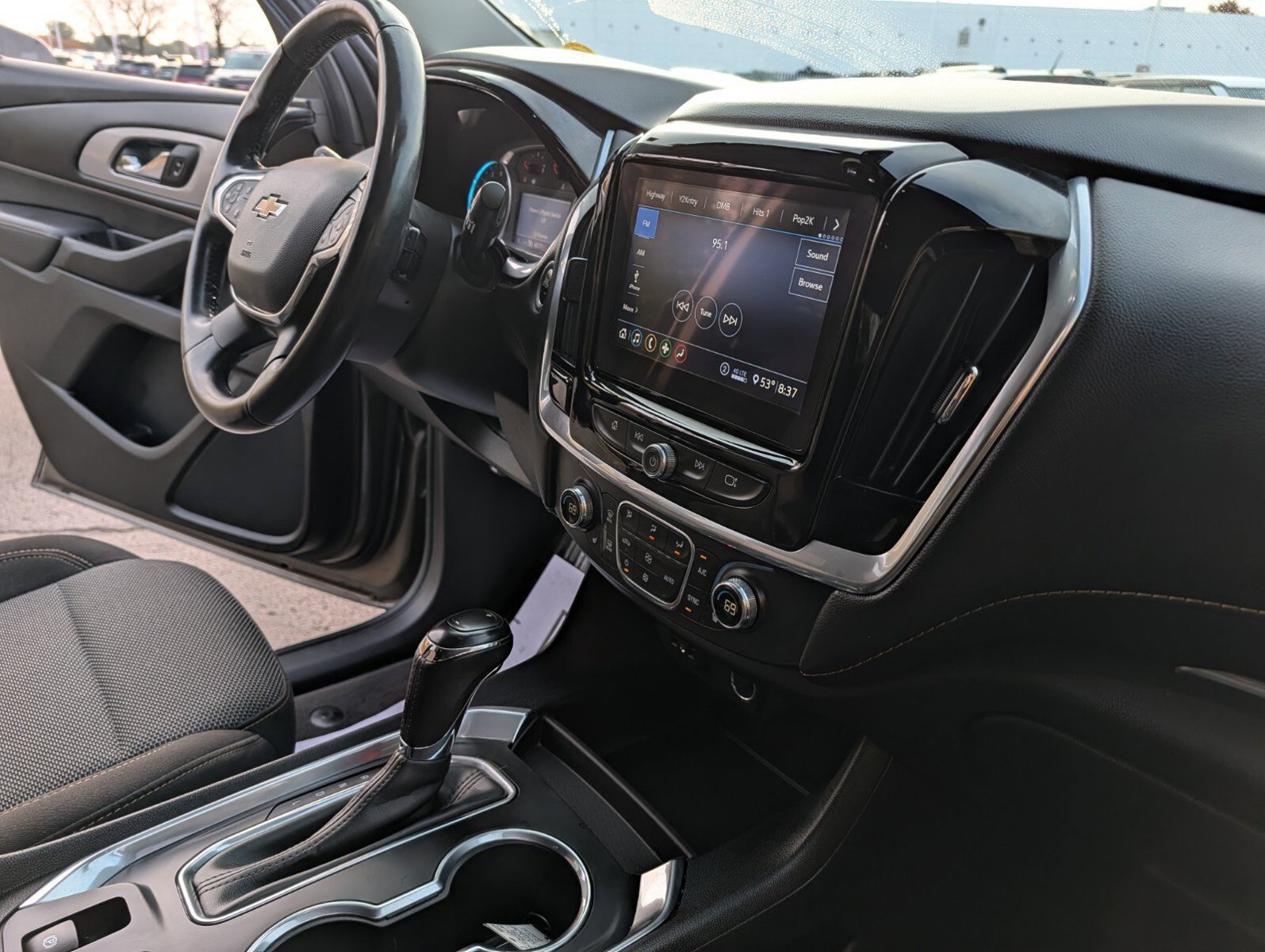 Used 2020 Chevrolet Traverse LT w/ Driver Confidence II Package AWD/4WD image 28
