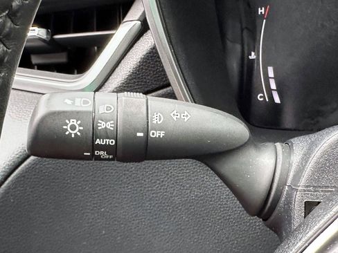 Used 2023 Toyota Corolla Cross XLE w/ Convenience Package AWD/4WD image 32