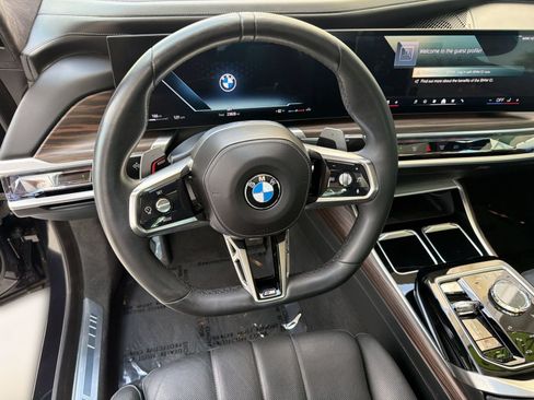 Used 2023 BMW 760i xDrive w/ Executive Package AWD/4WD image 28