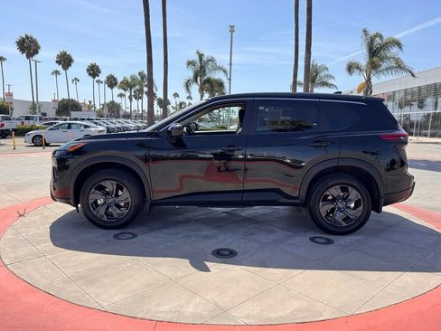 Certified 2026 Nissan Rogue SV FWD image 5