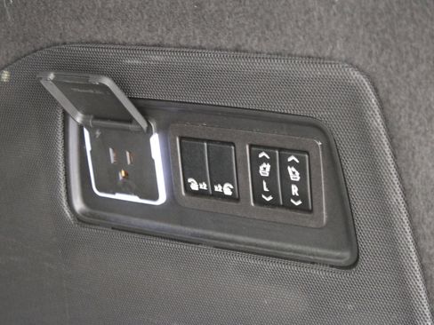 Used 2023 Cadillac Escalade ESV Sport image 12