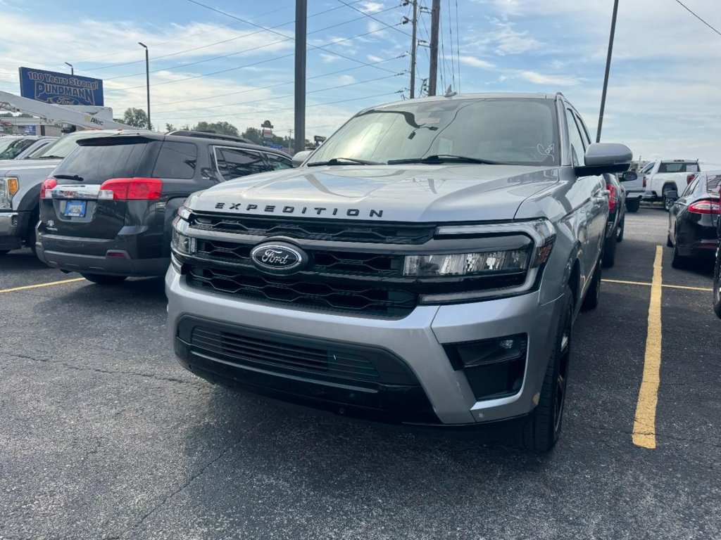 Used 2024 Ford Expedition Limited AWD/4WD image 7