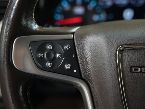 Used 2018 GMC Yukon XL Denali image 32