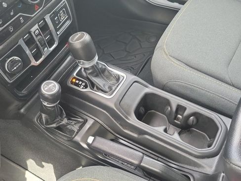 Used 2024 Jeep Gladiator Sport AWD/4WD image 28