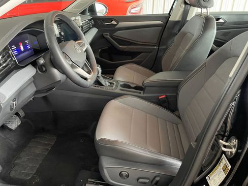 Used 2025 Volkswagen Jetta SE image 23