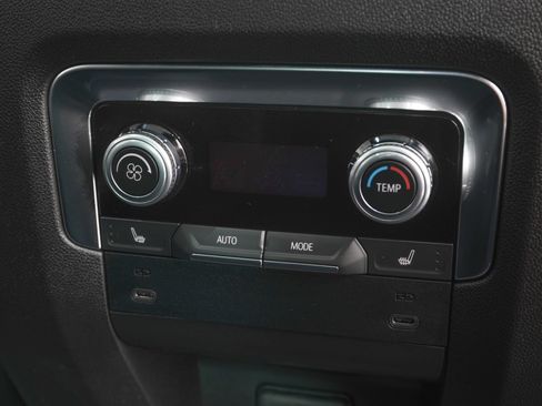 Used 2026 GMC Yukon Denali w/ Sun & Power Step Package AWD/4WD image 11